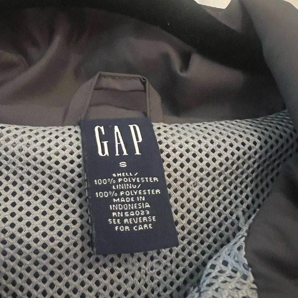 Gap Gray Rain Jacket 4 Pockets Elastic Cuffs & Drawstring Bottom Size Small EUC - Picture 2 of 5